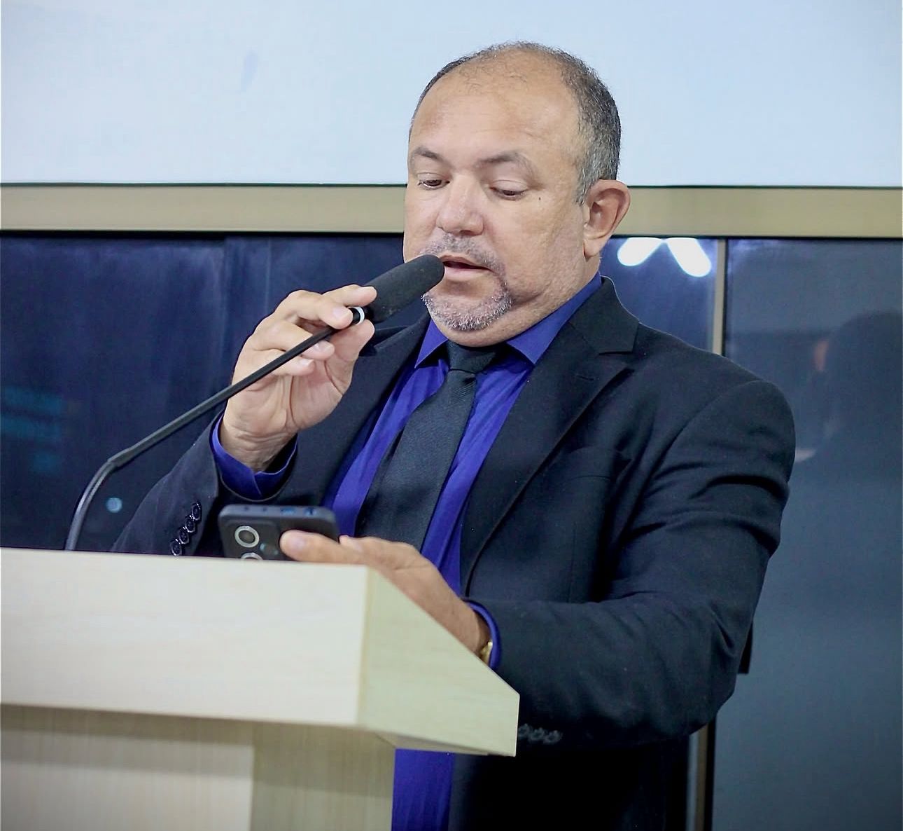 Câmara de Alhandra aprova projetos voltados à dignidade e assistência em momentos de luto